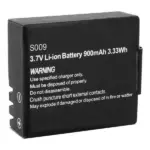 Batería de repuesto negra para cámara deportiva de ion de litio de 3.7V, 900mAh y 3.33Wh con advertencias impresas.
