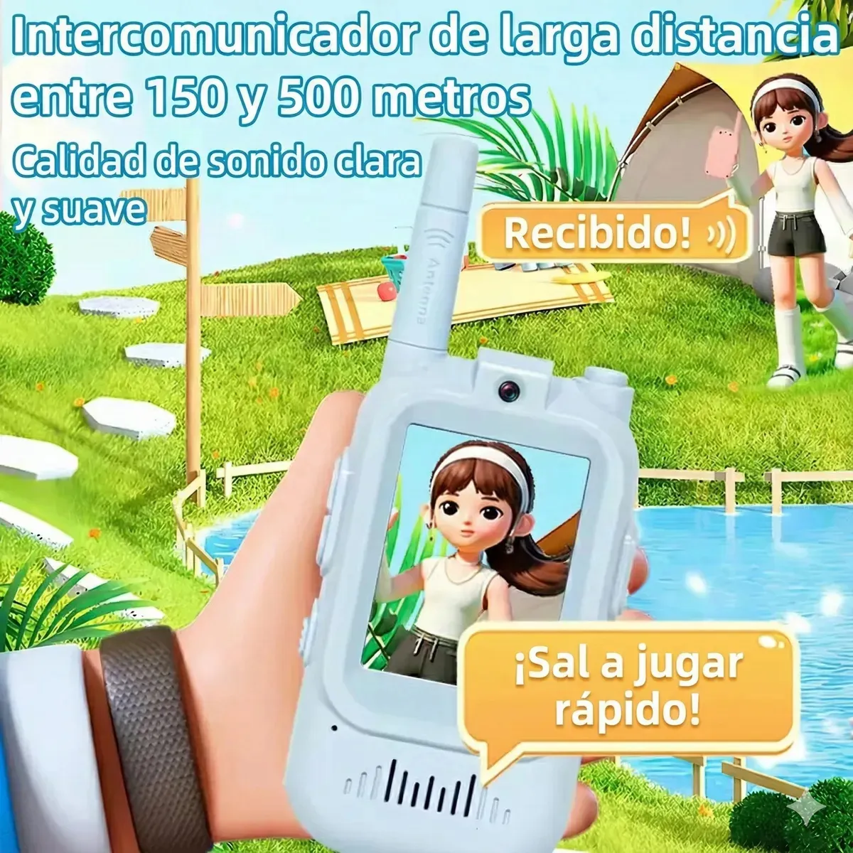 Walkie talkie infantil celeste con pantalla color, cámara frontal y antena, sostenido en mano en un entorno natural al aire libre