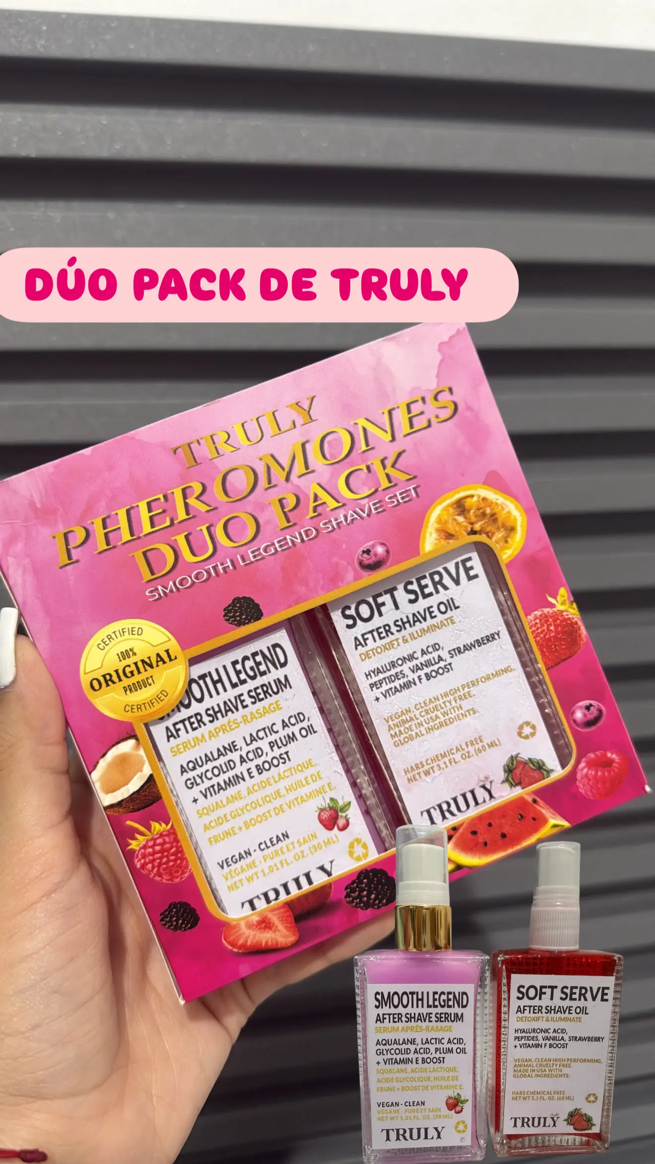 Set de sérum y aceite corporal Truly con ácido hialurónico y láctico para después del afeitado, en caja rosa y botellas transparentes.
