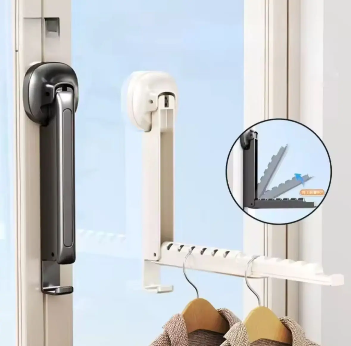 Set x2 tendederos de ventana plegables para espacios pequeños, en colores negro y blanco, instalados sin perforación y sosteniendo ganchos con ropa.