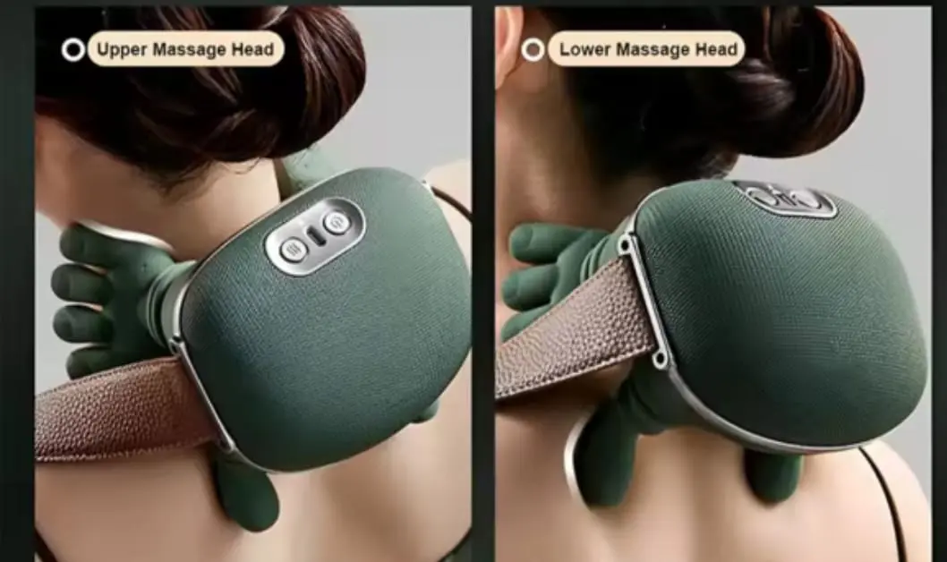 Masajeador ergonómico color verde oliva con textura textil, mostrando el funcionamiento de sus cabezales tipo mano en la parte superior e inferior del cuello.