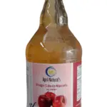Botella de 750ml de vinagre de sidra de manzana April Natural's con la madre, líquido ámbar con sedimento en la base y tapa roja, fondo blanco.