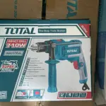 Caja frontal de taladro percutor industrial Total verde turquesa y gris, 710W, con mango auxiliar y especificaciones multilingües.
