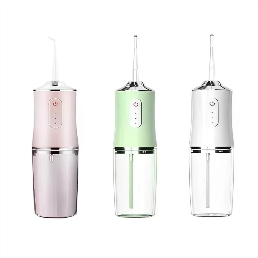 Tres irrigadores dentales portátiles sónicos en colores rosa, verde menta y blanco con tanque transparente y boquilla delgada.
