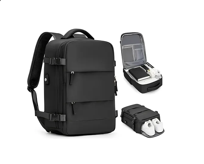 Mochila de viaje negra con puerto USB, incluye un organizador de cables y un estuche pequeño con audífonos inalámbricos blancos.