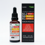 Frasco cuentagotas de vidrio ámbar de 60 ml con etiqueta blanca y su caja negra de vitamina B líquida sabor frambuesa, sobre fondo blanco liso.