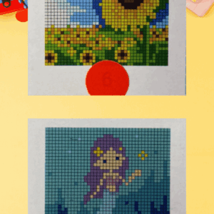 Dos plantillas de manualidades con cuentas pixeladas sobre mesa amarilla; arriba un girasol y abajo una sirena.