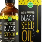 Botella ámbar y caja de aceite de semilla negra Maju Cold-Pressed de 8 fl oz, con diseño amarillo y negro y más del 2% de timoquinona.