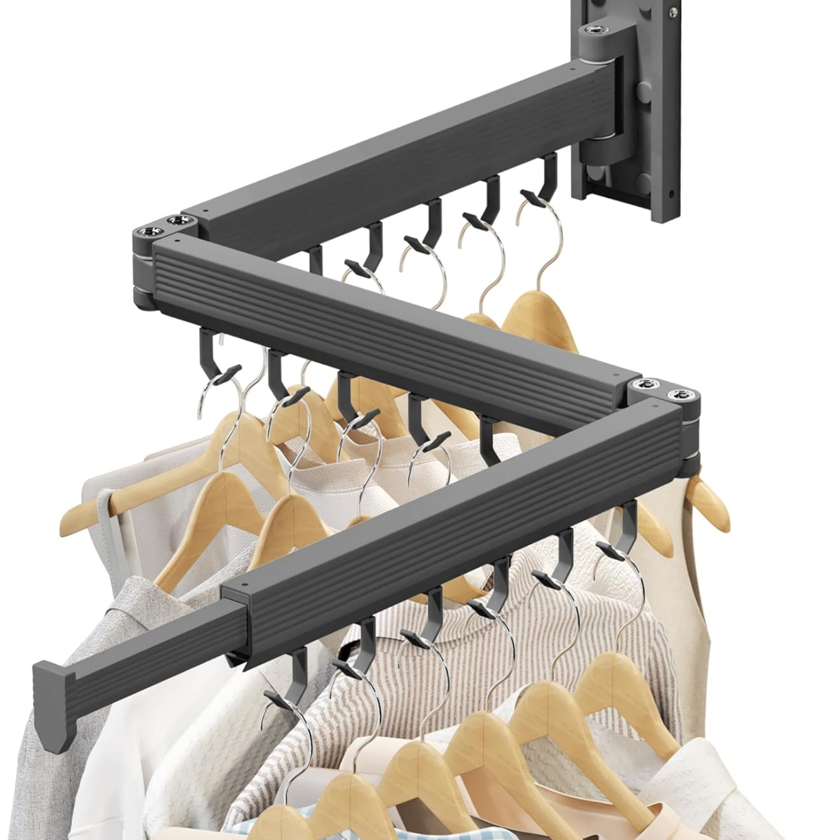 Tendedero plegable y extensible gris oscuro anclado a la pared, con múltiples niveles y ganchos para colgar perchas con ropa.