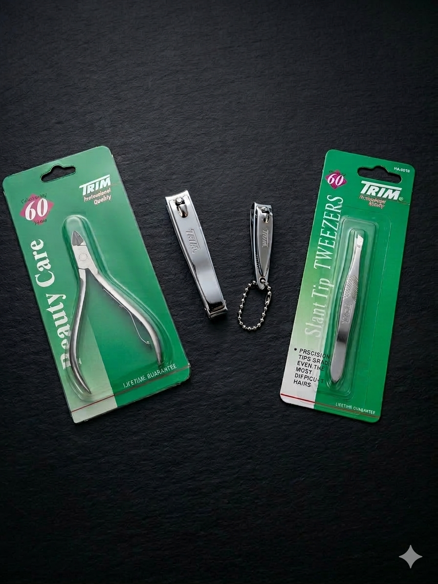 Kit de manicura profesional con alicate de cutícula, cortaúñas metálicos y pinzas de punta diagonal en empaques verdes sobre fondo oscuro.