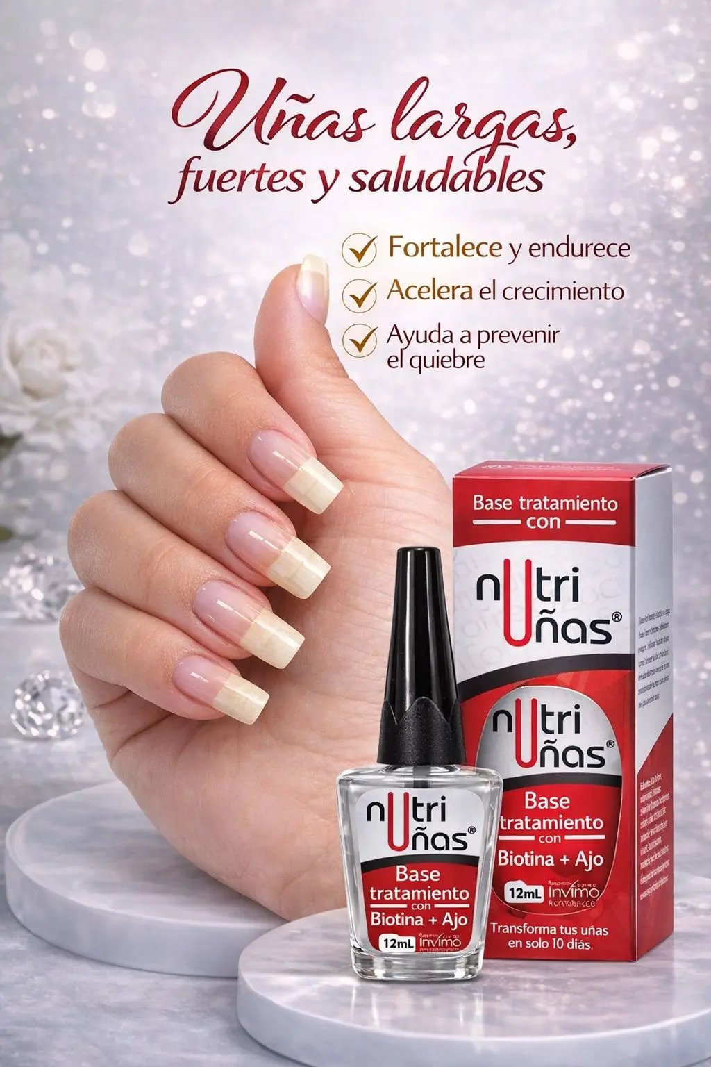 Mano con uñas largas y fuertes mostrando esmalte base tratamiento con biotina y ajo de 12 ml y su caja roja de empaque sobre superficie blanca.