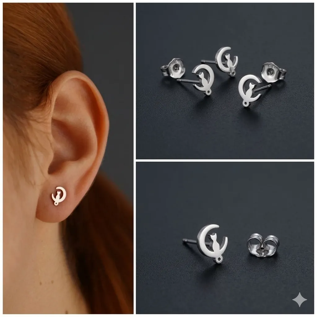 Aretes plateados de acero inoxidable con diseño de gato sentado sobre una luna creciente, mostrados puestos en una oreja y en detalle sobre fondo negro.