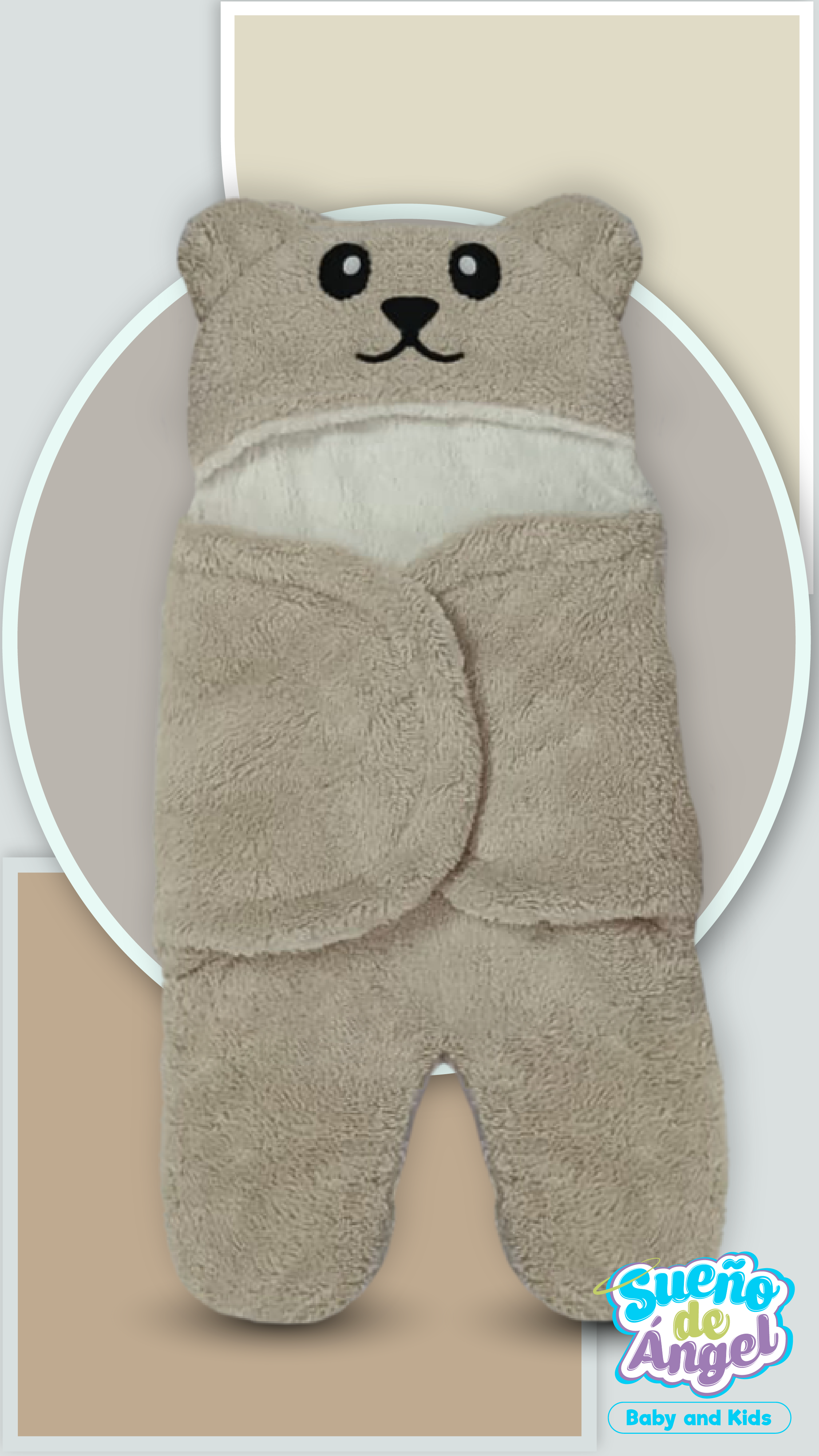 Saco de dormir infantil talla M con diseño de osito beige, textura suave de peluche, capucha con rostro y forro blanco acogedor.