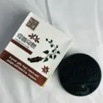 Shampoo en barra negro artesanal de polygonum con caja blanca, diseño botánico, marca soap workshop family y texto en inglés y chino