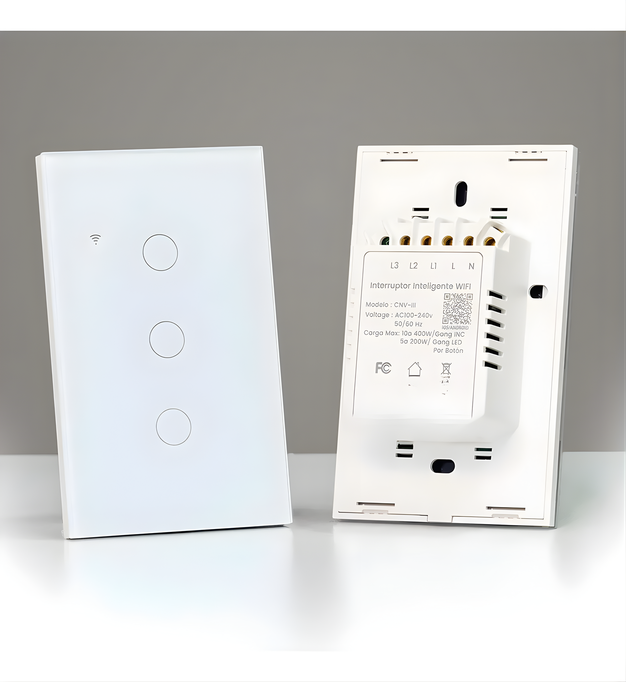 Interruptor inteligente wifi de tres botones táctiles en color blanco, mostrando la placa frontal de vidrio templado y el mecanismo trasero con terminales de conexión.