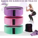 Set de 3 bandas de ejercicio en tela con niveles de resistencia, colores morado, rosado y verde, incluye bolsa de transporte y modelo realizando sentadilla.