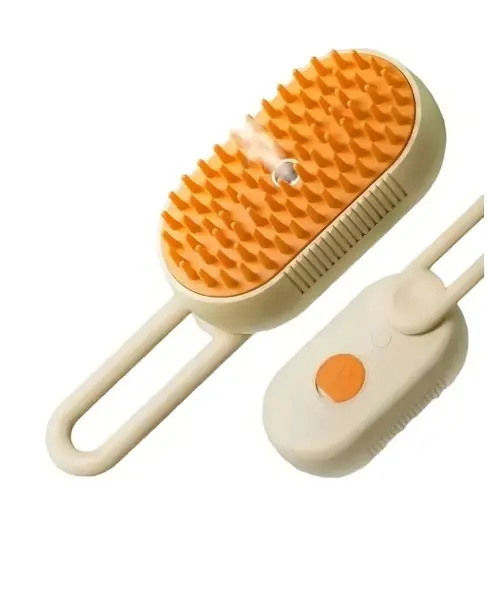 Set de dos cepillos vaporizadores para mascotas color crema con cerdas de silicona naranja, diseño ergonómico con botón de encendido y mango integrado.