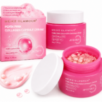 Crema facial rosada con cápsulas, caja y tarro de 50g con niacinamida y colágeno, muestra textura cremosa con perlas.