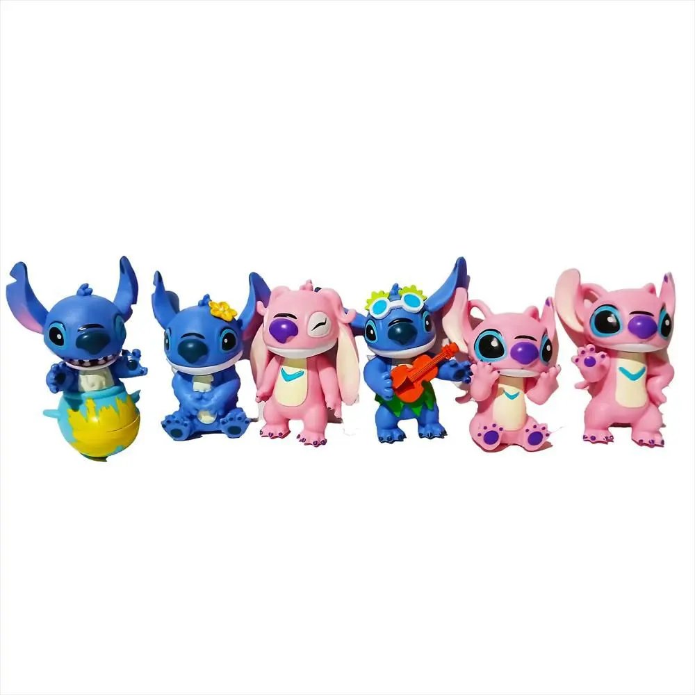 Seis figuras miniatura de Stitch azul y Angel rosa en diversas poses y con accesorios como un ukelele, sobre fondo blanco.