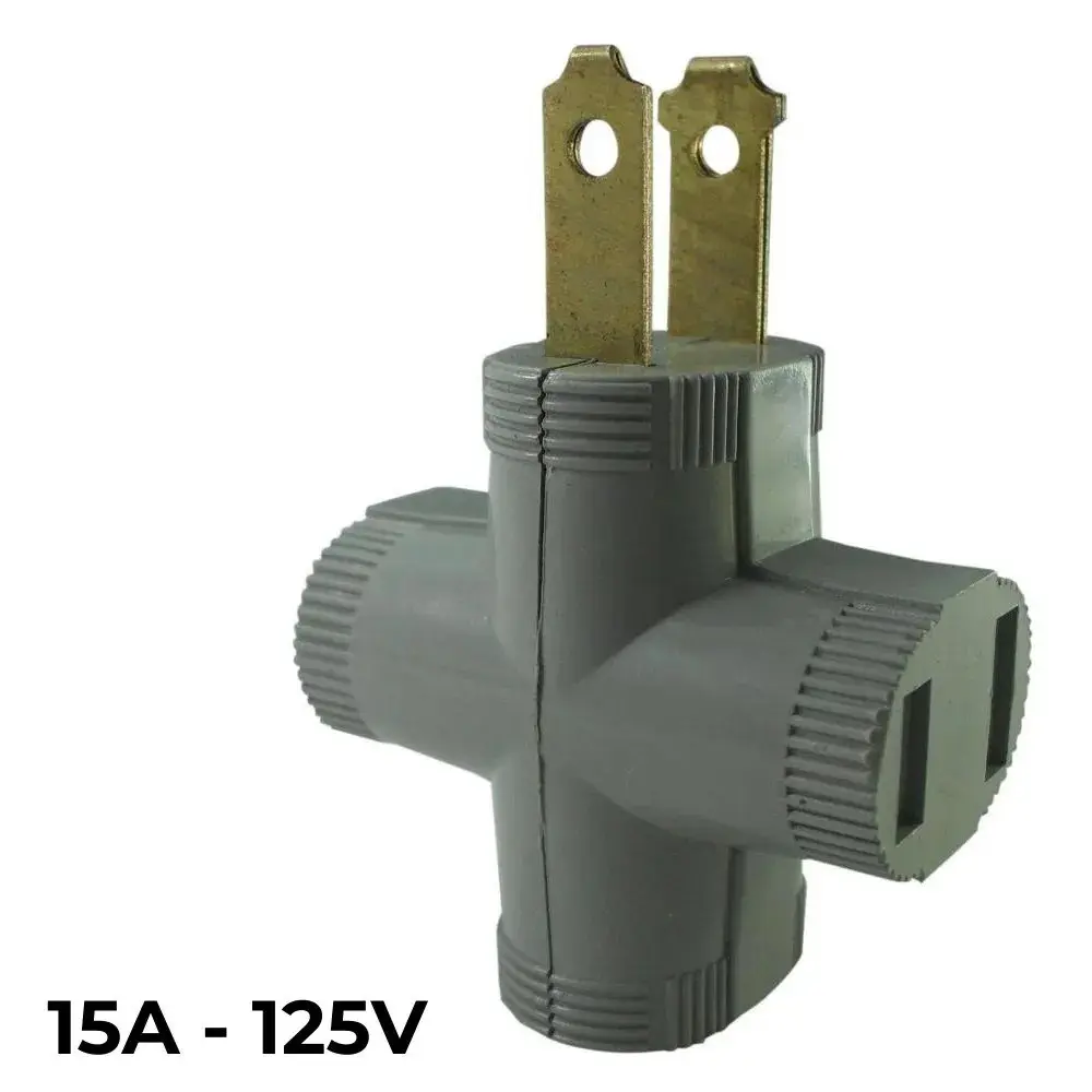 Adaptador eléctrico gris de goma con tres tomas y clavija de dos pines, capacidad de 15A y 125V, visto en ángulo de tres cuartos.