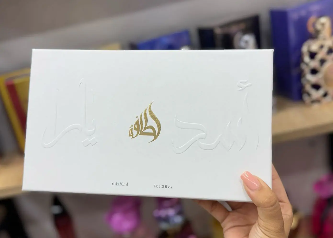 Set Yara Lattafa de 4 piezas con mini perfumes árabes - Disfrutas de fragancias orientales variadas y duraderas - Imagen 3