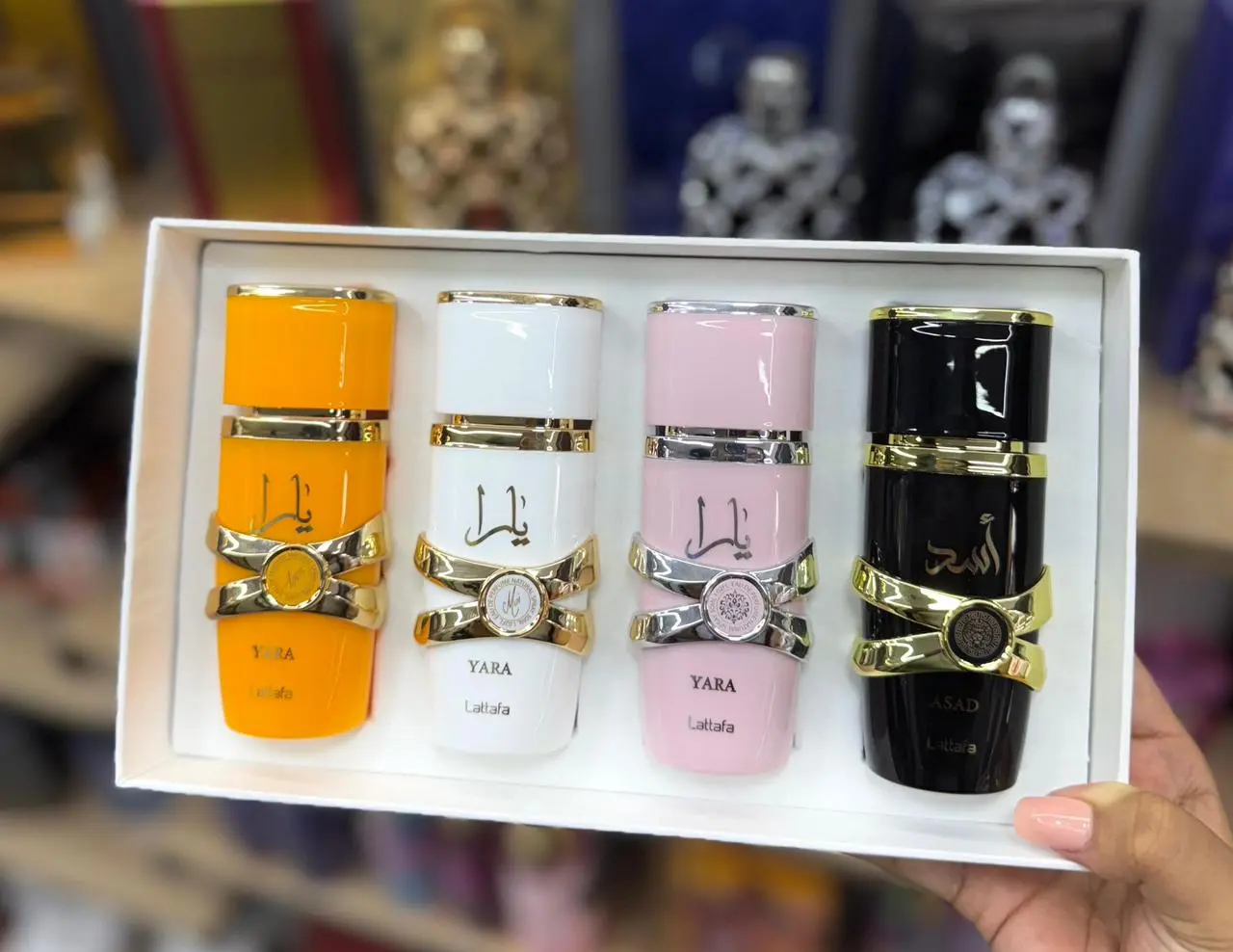 Set Yara Lattafa de 4 piezas con mini perfumes árabes - Disfrutas de fragancias orientales variadas y duraderas - Imagen 2