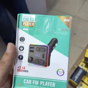 Set x2 Transmisor FM Bluetooth para auto con manos libres y puertos USB - Moderniza tu radio y carga dispositivos mientras conduces