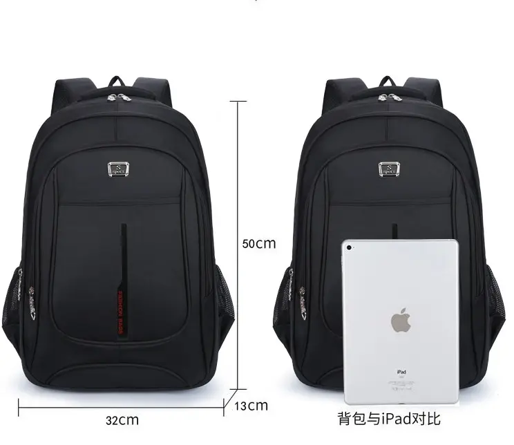 Mochila urbana negra de tela Oxford con dimensiones de 50 cm de alto, 32 cm de ancho y 13 cm de profundidad, mostrada junto a una tableta.