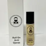 Roll on anti ojeras OM Style de 8 ml en envase de vidrio con aplicador y caja blanca con logotipo de barba.
