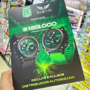 Reloj Kairos de Atlético Nacional con caja negra, pantalla digital, detalles verdes y dos correas intercambiables en negro y verde.