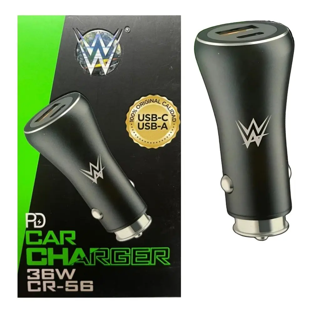 Cargador de carro 36W negro mate con logo de WWE y puertos USB-C y USB-A, junto a su empaque negro y verde con diseño de la marca.