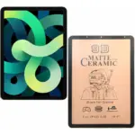 Protector de pantalla cerámico mate para iPad Air 10.9 pulgadas, incluye lámina con diseño gamer y superficie antirreflejo junto a una tablet encendida.