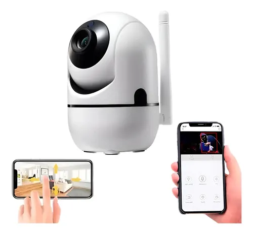 Cámara de seguridad WiFi blanca y cilíndrica con lente giratorio negro, antena lateral y dos teléfonos móviles mostrando app de control.