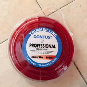 Carrete de nylon rojo Dontus para desbrozadora, de 3.3 mm de diámetro, 46 m de largo y sección redonda, en empaque plástico transparente.