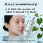 Limpiador facial Anua Heartleaf Pore Control de 200 ml, frasco transparente con aceite, junto a una mujer aplicándolo y hojas de planta sobre fondo azul.