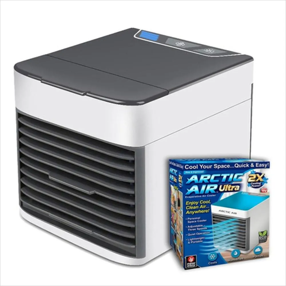 Enfriador de aire evaporativo personal compacto blanco y gris con lamas frontales ajustables y caja del producto al lado.
