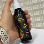 Mano sosteniendo botella negra con dispensador blanco de champú tinte para cabello de 120 ml y diseño de ginseng.