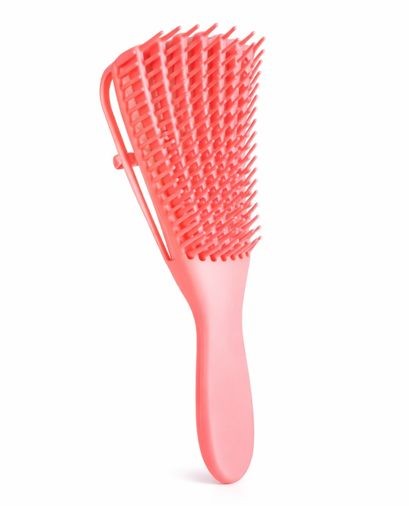Cepillo desenredante flexible color rosa coral con cerdas suaves y soporte ajustable para desenredar rizos o cabello liso.
