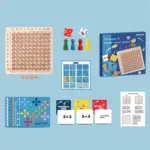 Kit matemático Montessori con tablero de madera, fichas, dados, piezas de colores, tarjetas, bloques de operaciones y caja sobre fondo azul.