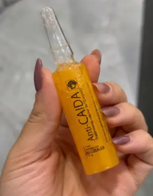 Ampolleta Anti Caída Crecelux con Extractos Naturales - Fortalece tu cabello desde la raíz para reducir la fragilidad