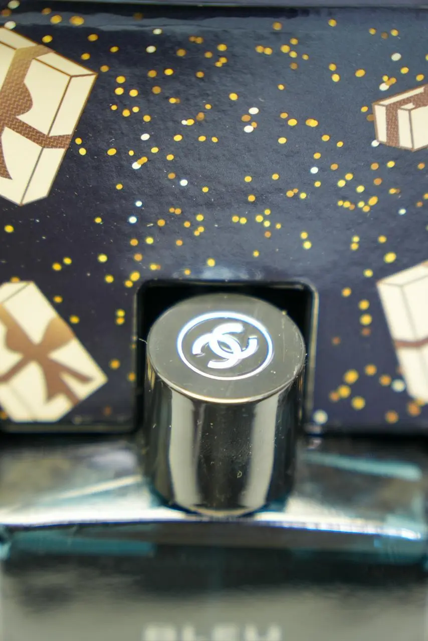 Set de Regalo Perfume Bleu de Chanel con Gel de Ducha - Proyecta sofisticación y confianza en tus eventos diarios