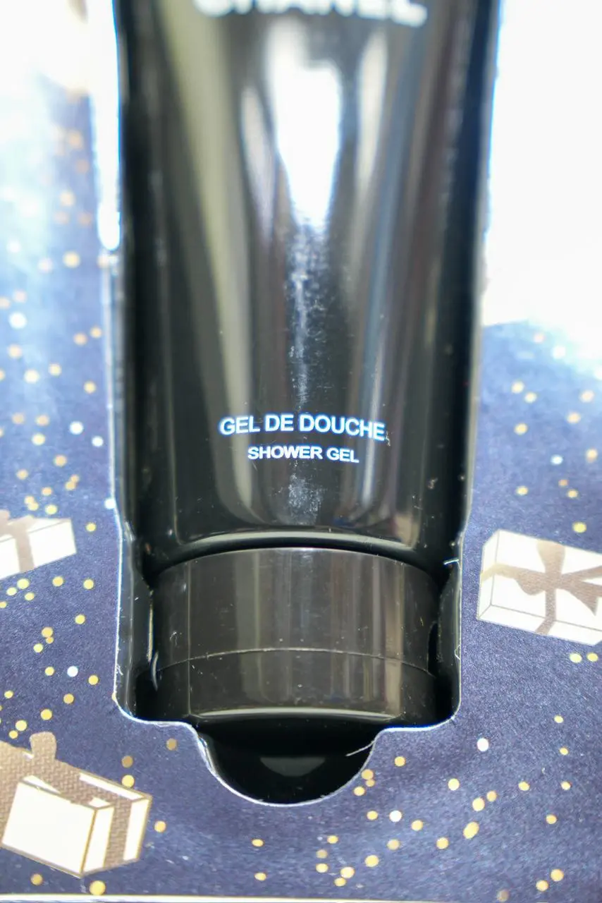 Set de Regalo Perfume Bleu de Chanel con Gel de Ducha - Proyecta sofisticación y confianza en tus eventos diarios