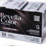 Caja de tinte capilar en crema castaño claro Revella Color, set de veinticuatro sobres de cuarenta mililitros con ácido hialurónico.