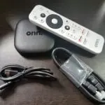 Dispositivo de streaming Onn 4K con control remoto blanco - Convierte tu televisor en un centro multimedia inteligente - Imagen 3