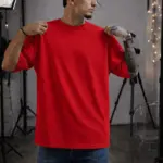 Camiseta oversize roja de algodón 165g con cuello reeb, estilo liso y casual de corte amplio.