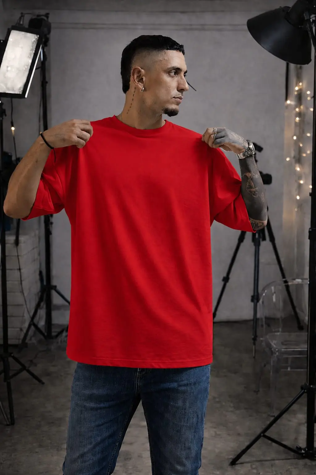 Camiseta oversize roja de algodón 165g con cuello reeb, estilo liso y casual de corte amplio.