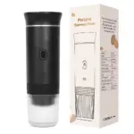 Cafetera espresso portátil negra con vaso transparente y caja de empaque beige con especificaciones técnicas impresas.