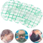 Pack de parches transparentes circulares con cuadrícula verde para proteger oídos de bebés del agua en la ducha y piscina
