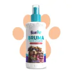 Spray BluePet Bruma Hidratante en envase blanco con atomizador azul y diseño de perro y gato con gafas sobre fondo de huella color durazno