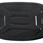 Protector para puerto de carga de BYD Yuan UP con acabado en fibra de carbono negra, diseñado para prevenir rayones y proteger la tapa del vehículo.